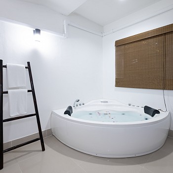 Spa By The Beachalt=