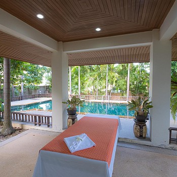 Spa By The Beachalt=