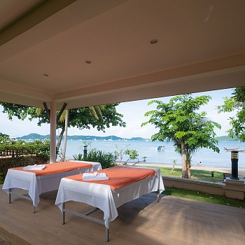 Spa By The Beachalt=